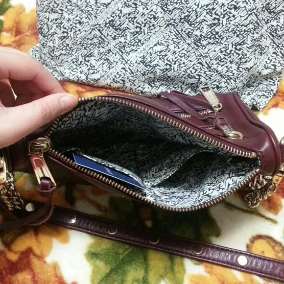 🔥🔥Color of the season! Rebecca Minkoff 5 zipped mini - Picture 3 of 4